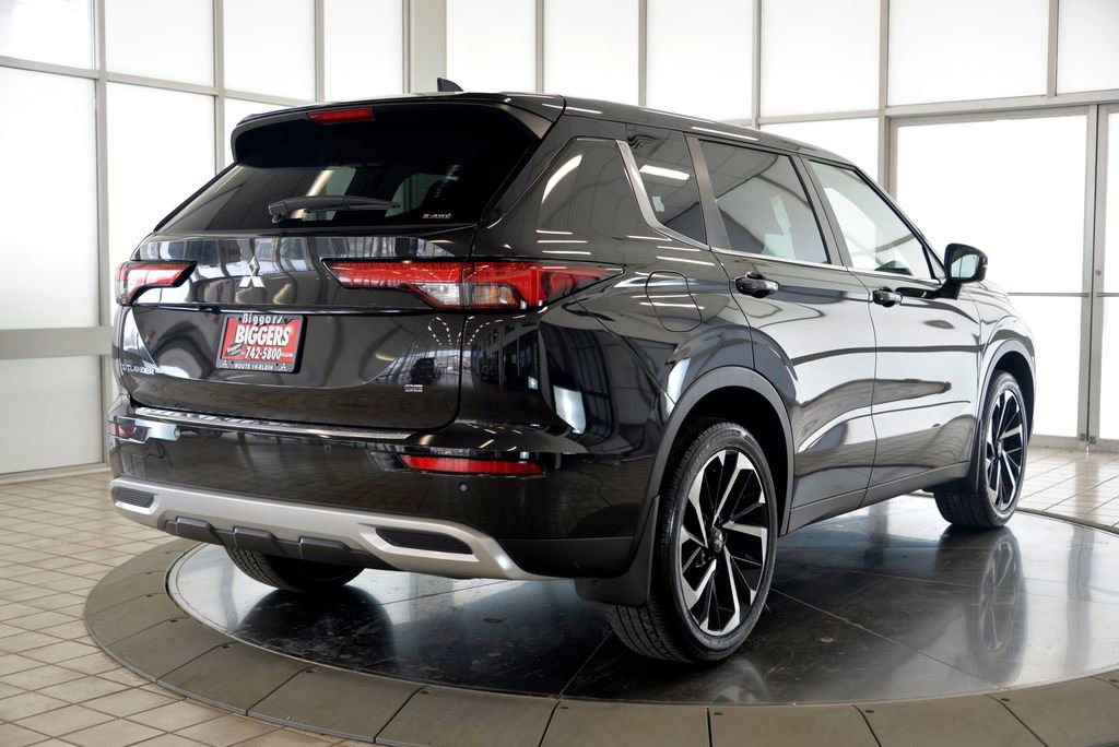 Used 2023 Mitsubishi Outlander SE image 8