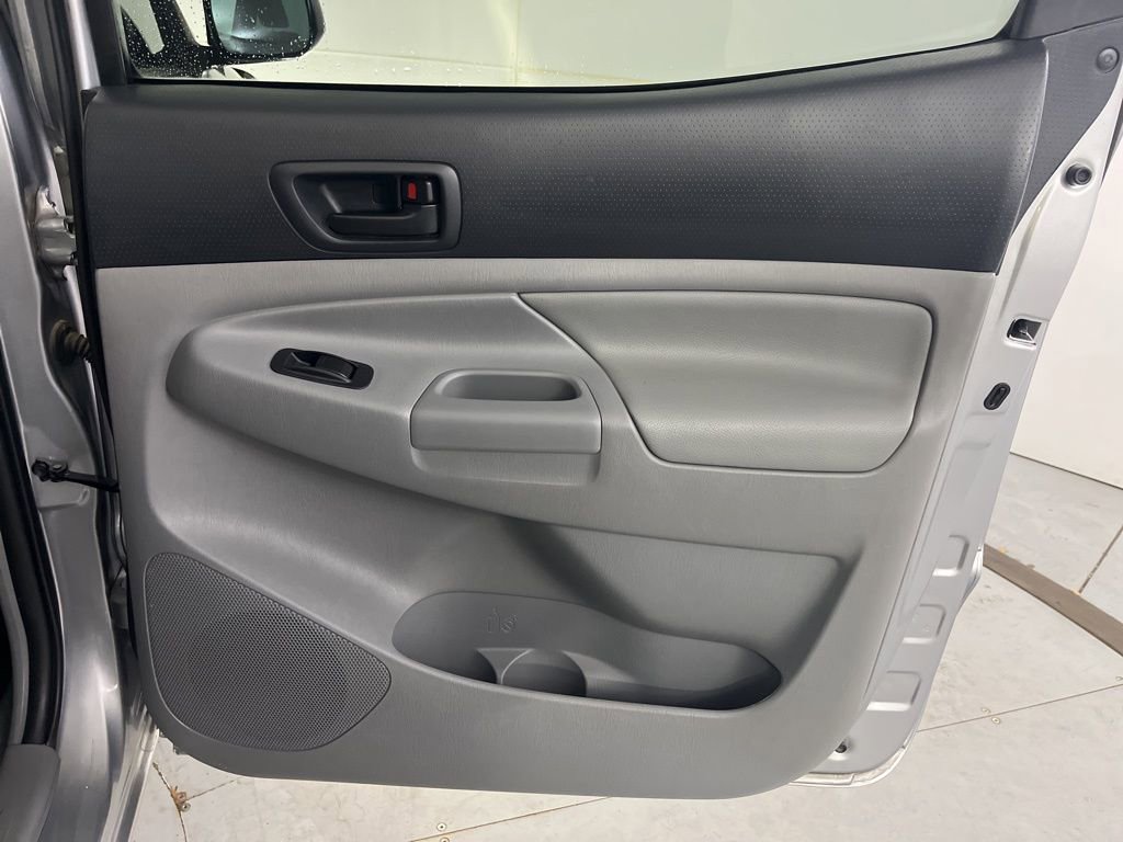 Used 2015 Toyota Tacoma PreRunner w/ SR5 Package RWD image 28