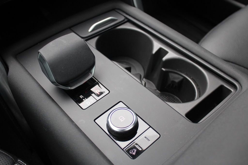 Certified 2025 Land Rover Discovery S image 27