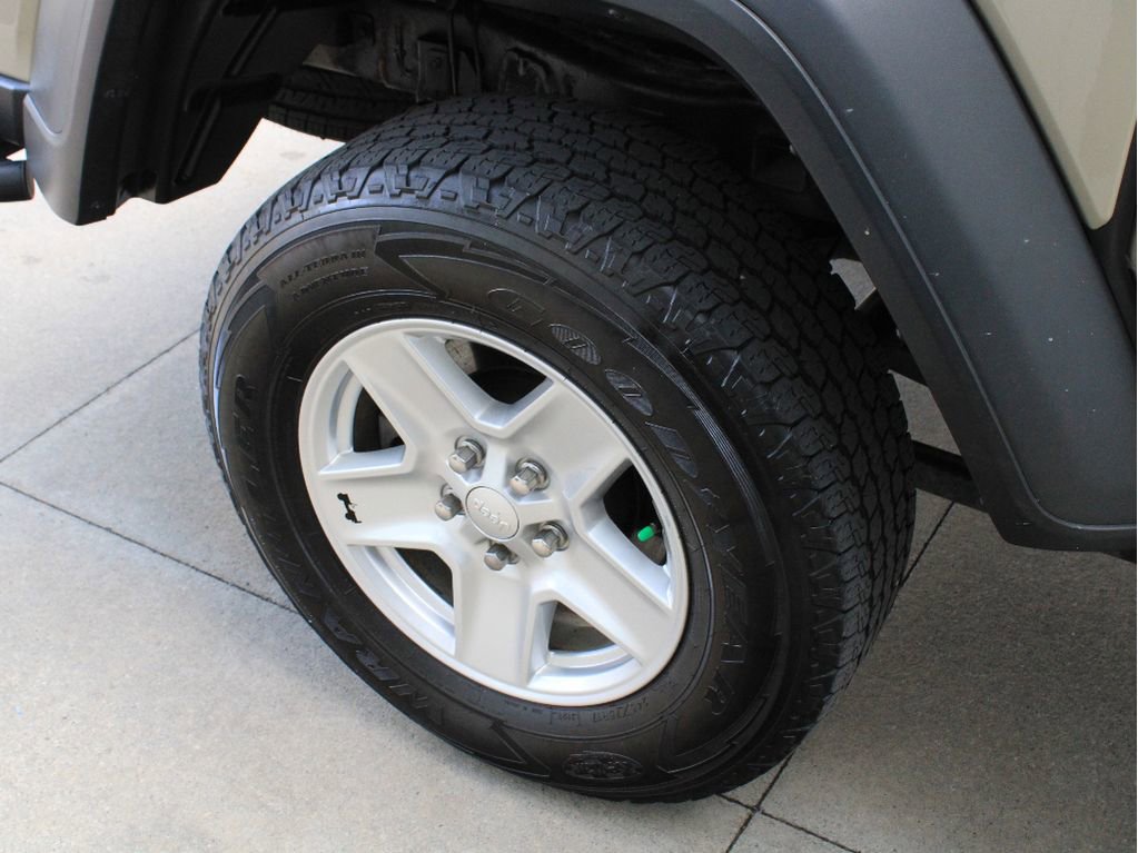 Used 2020 Jeep Gladiator Sport w/ Quick Order Package 24S image 39