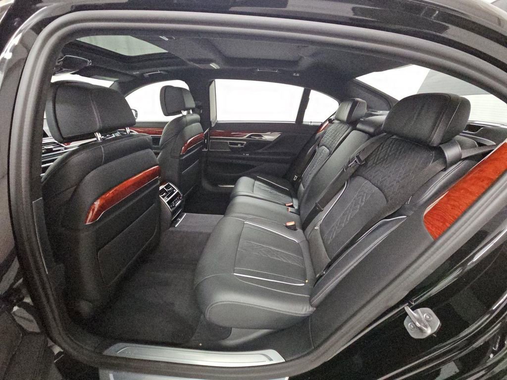 Used 2022 BMW ALPINA B7 xDrive ALPINA B7 xDrive w/ Luxury Rear Seating Package image 10