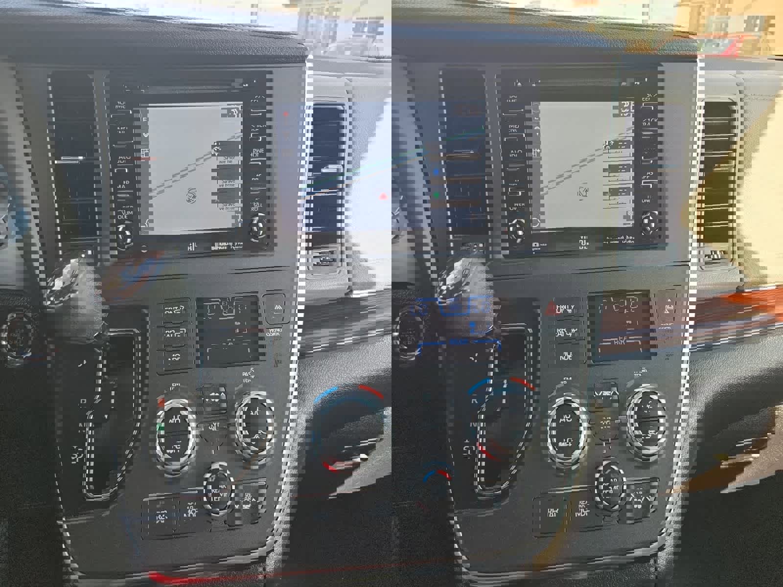 Used 2018 Toyota Sienna Limited Premium image 17