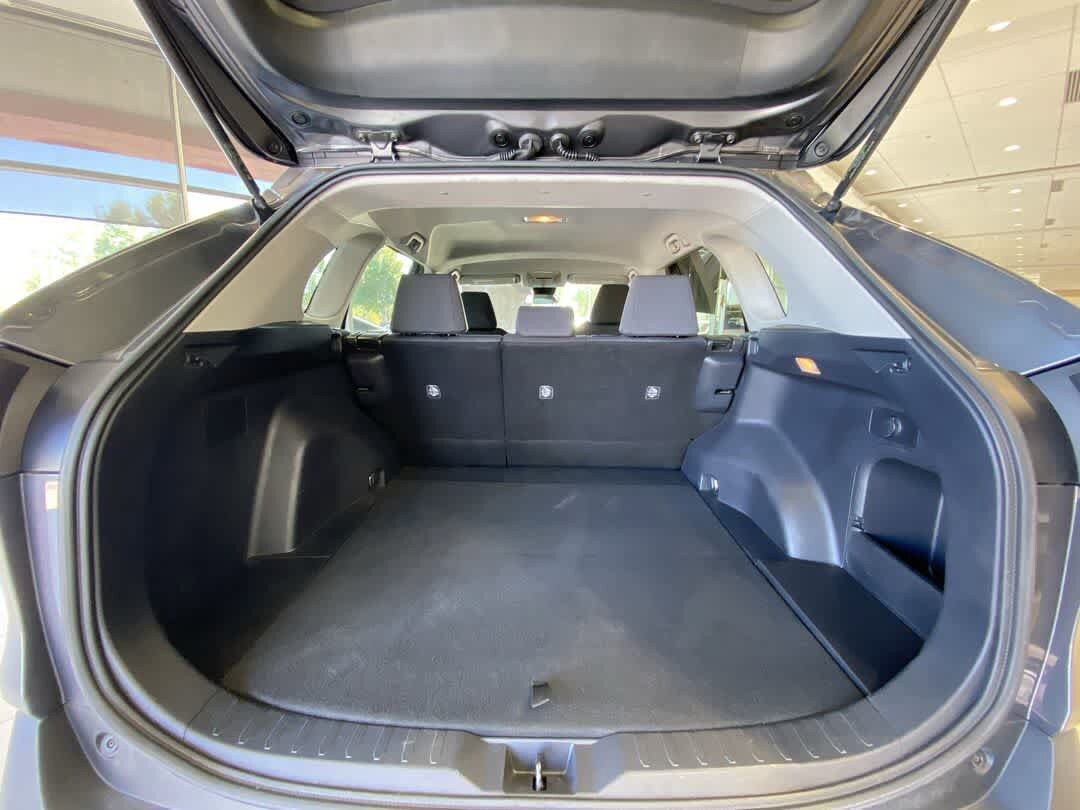 Used 2021 Toyota RAV4 XLE AWD/4WD image 25