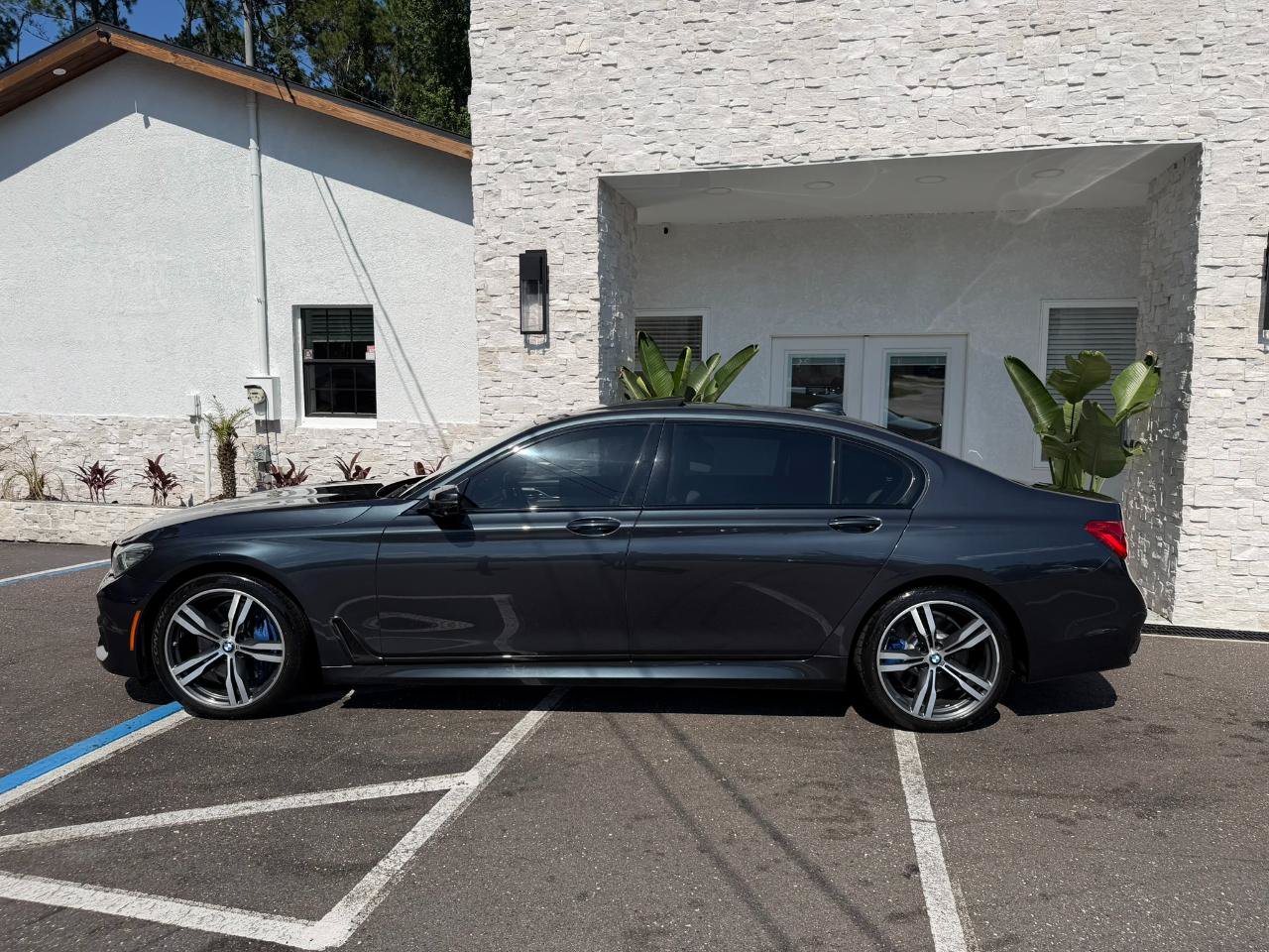 Used 2017 BMW 740i RWD image 2
