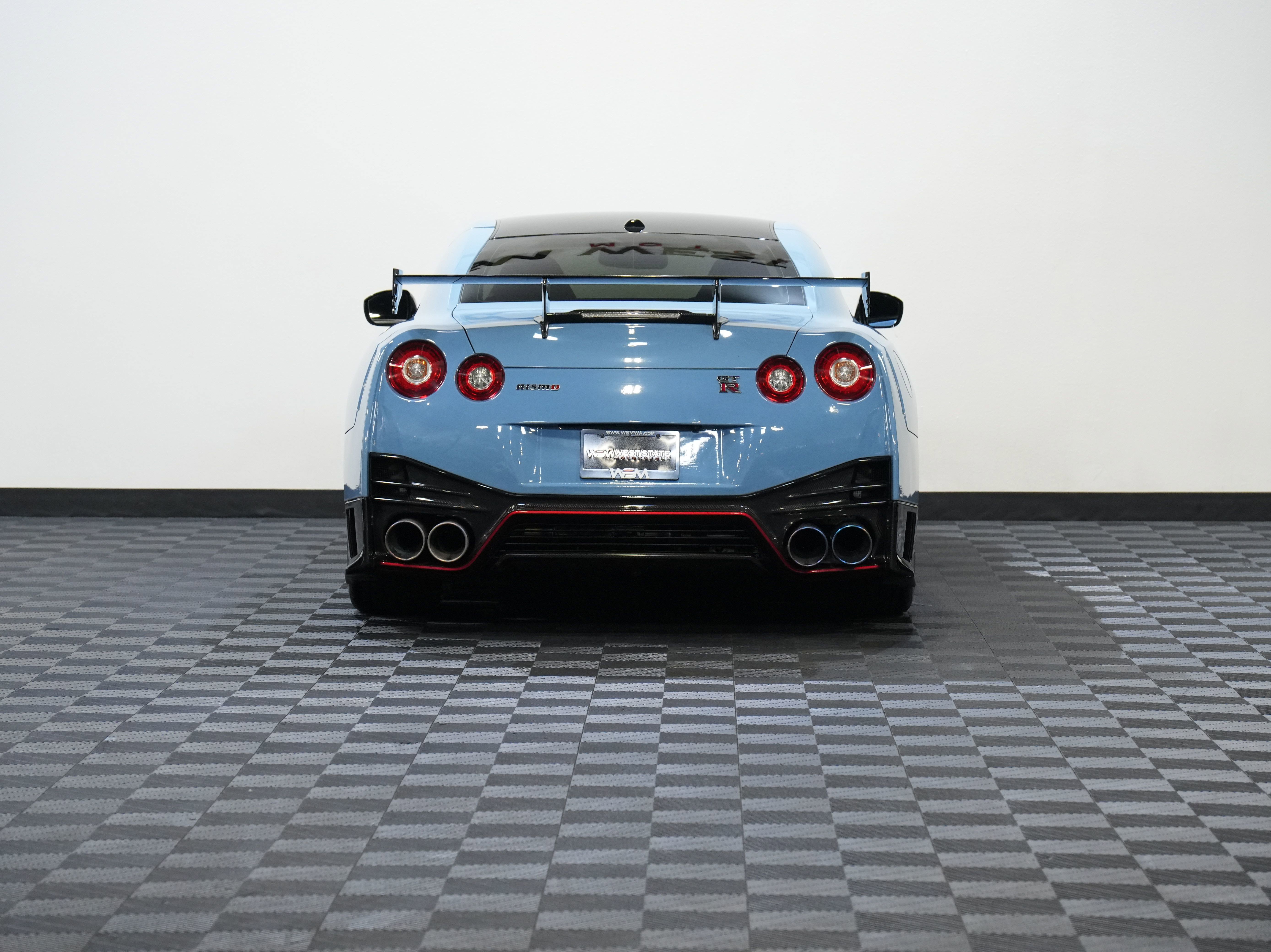 Used 2017 Nissan GT-R NISMO AWD/4WD image 7