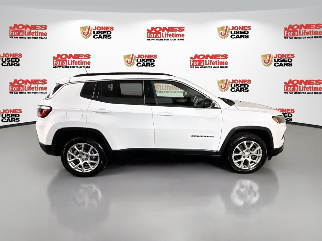 Used 2023 Jeep Compass Latitude AWD/4WD image 16