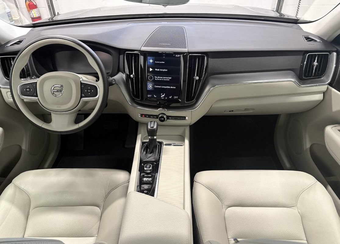 Used 2019 Volvo XC60 T5 Momentum w/ Multimedia Package AWD/4WD image 17