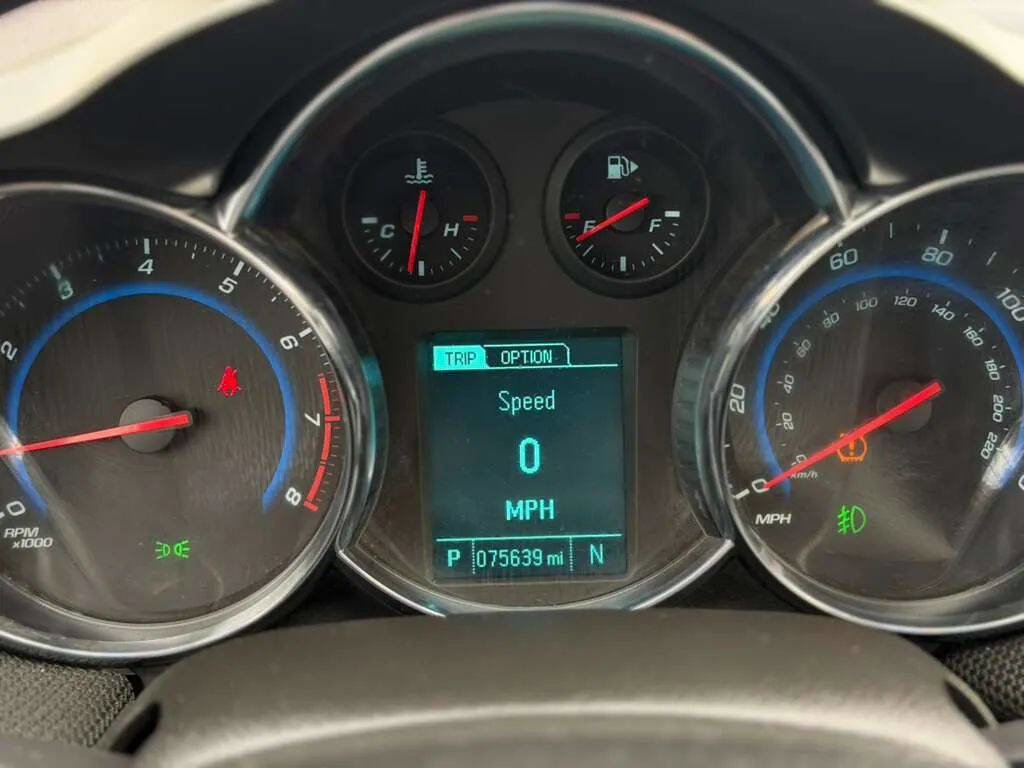 Used 2016 Chevrolet Cruze LT FWD image 14