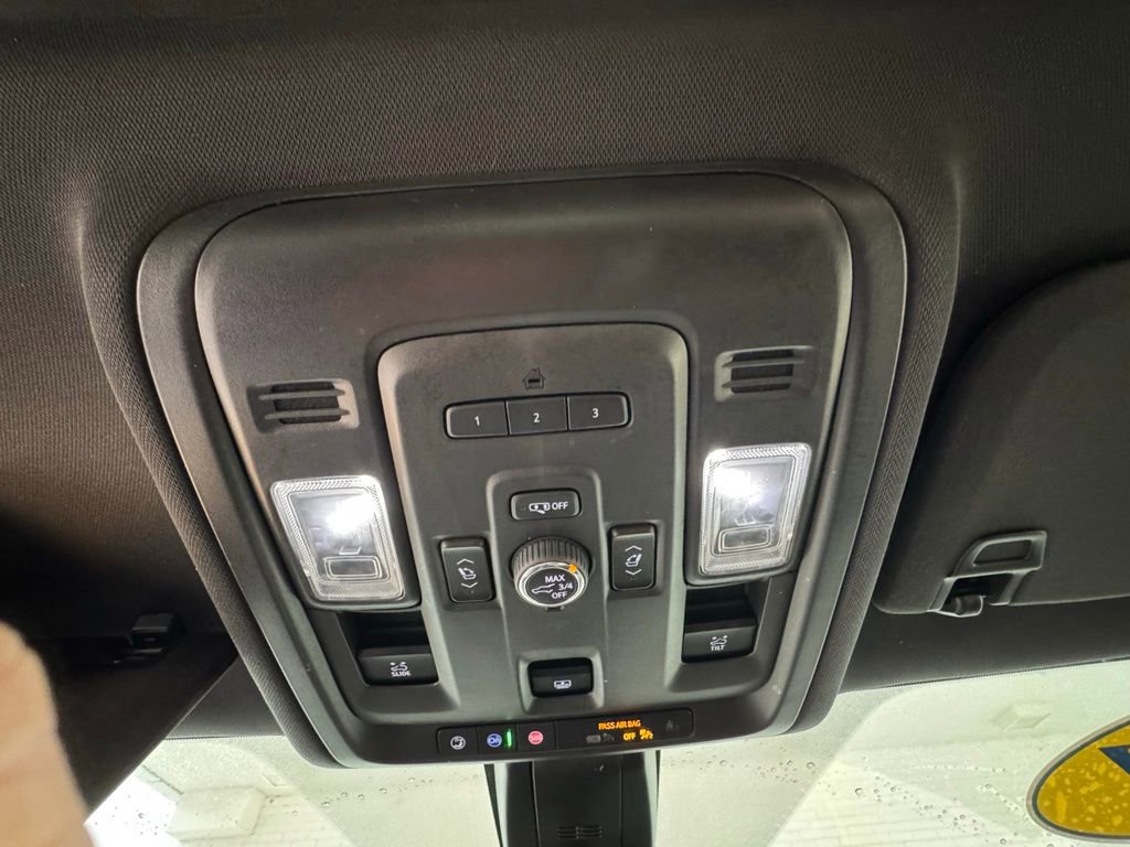 Used 2021 Chevrolet Suburban Premier w/ Premium Package image 40