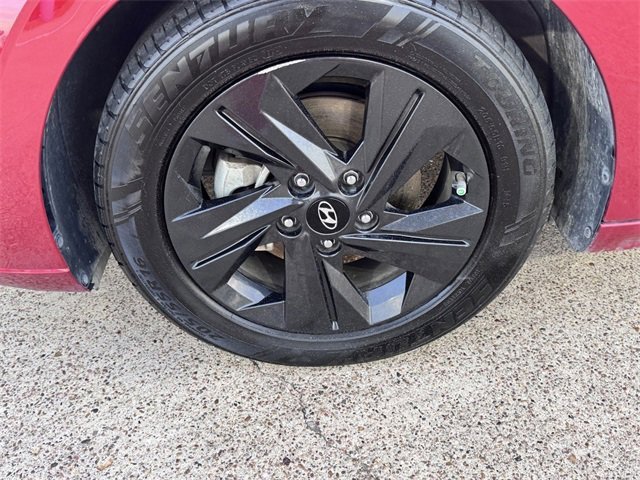 Used 2023 Hyundai Elantra SEL w/ Preferred Accessory Package image 9