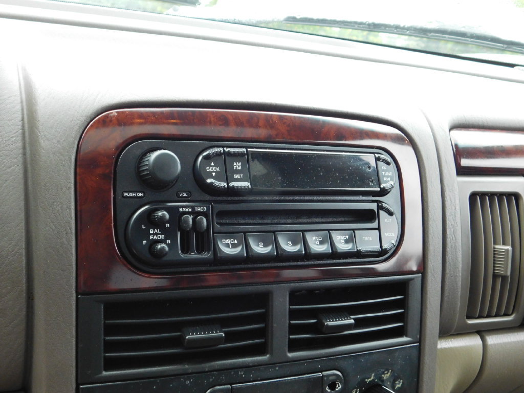 Used 2004 Jeep Grand Cherokee Limited AWD/4WD image 19