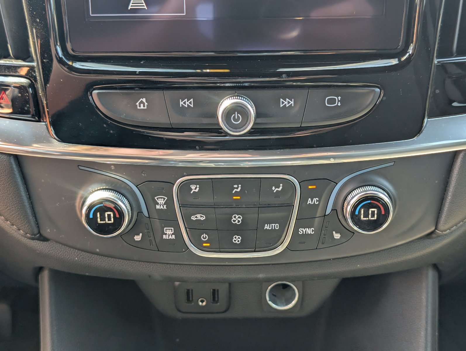 Used 2023 Chevrolet Traverse LT FWD image 20