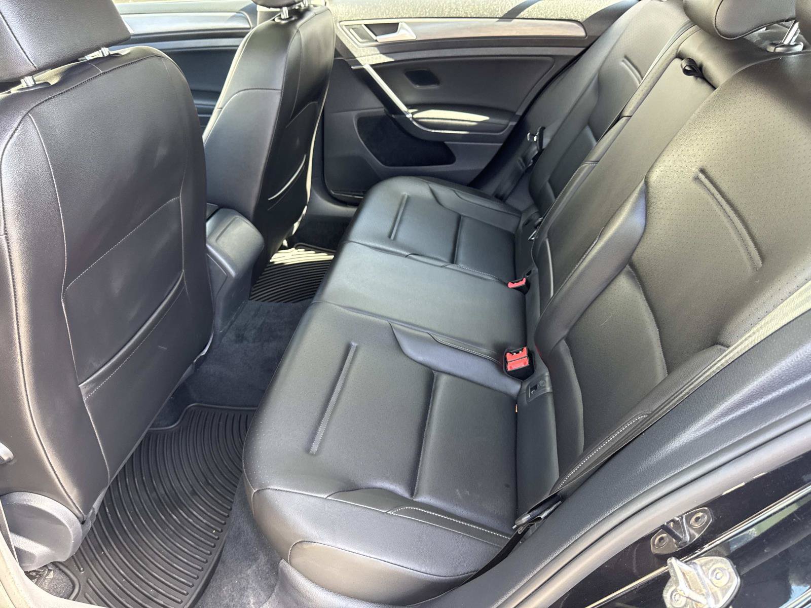 Used 2021 Volkswagen Golf 4-Door FWD image 27