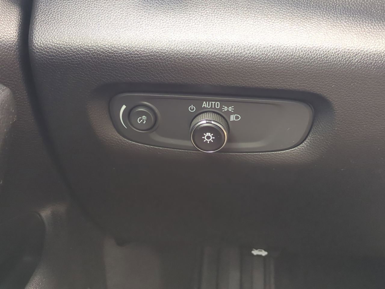 Used 2023 Chevrolet Traverse LT FWD image 17