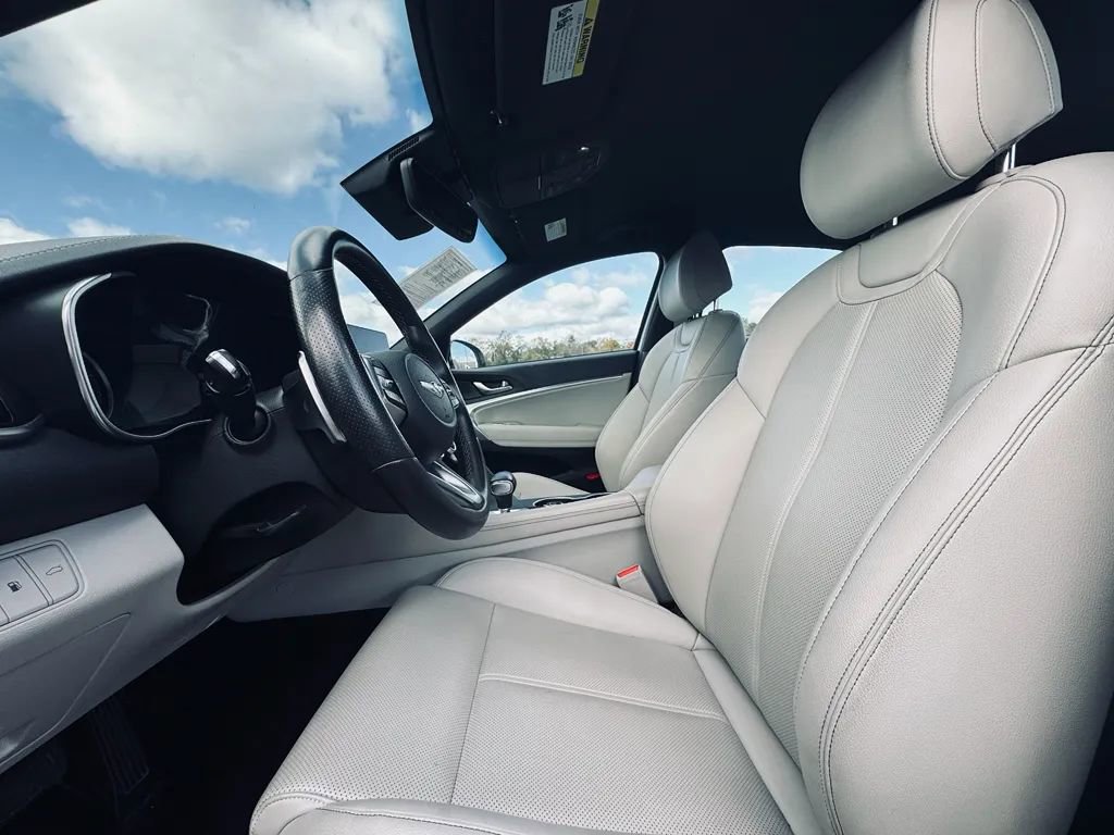 Used 2023 Genesis G70 2.0T image 8