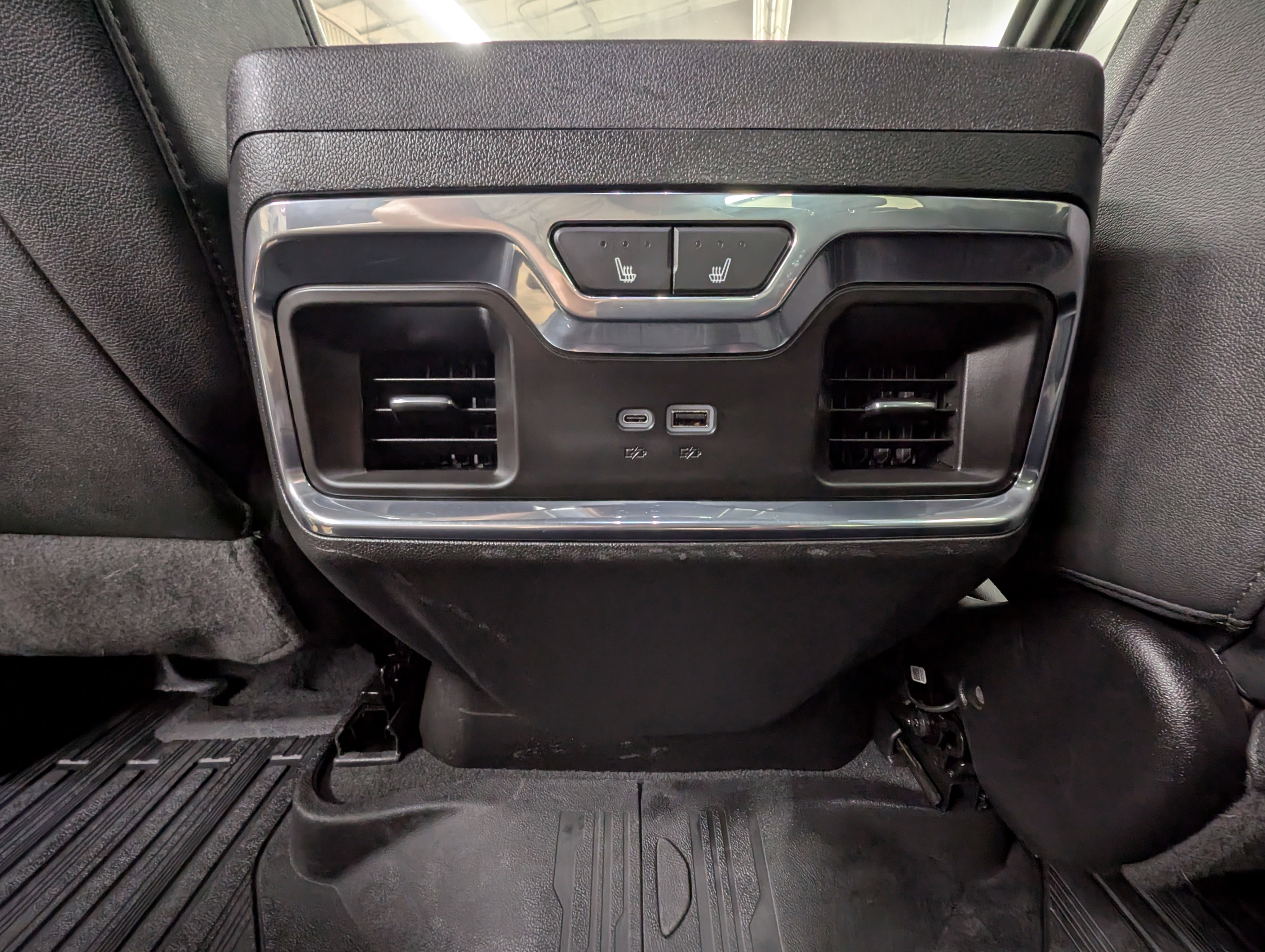 Used 2024 GMC Sierra 2500 SLT w/ SLT Premium Package image 12