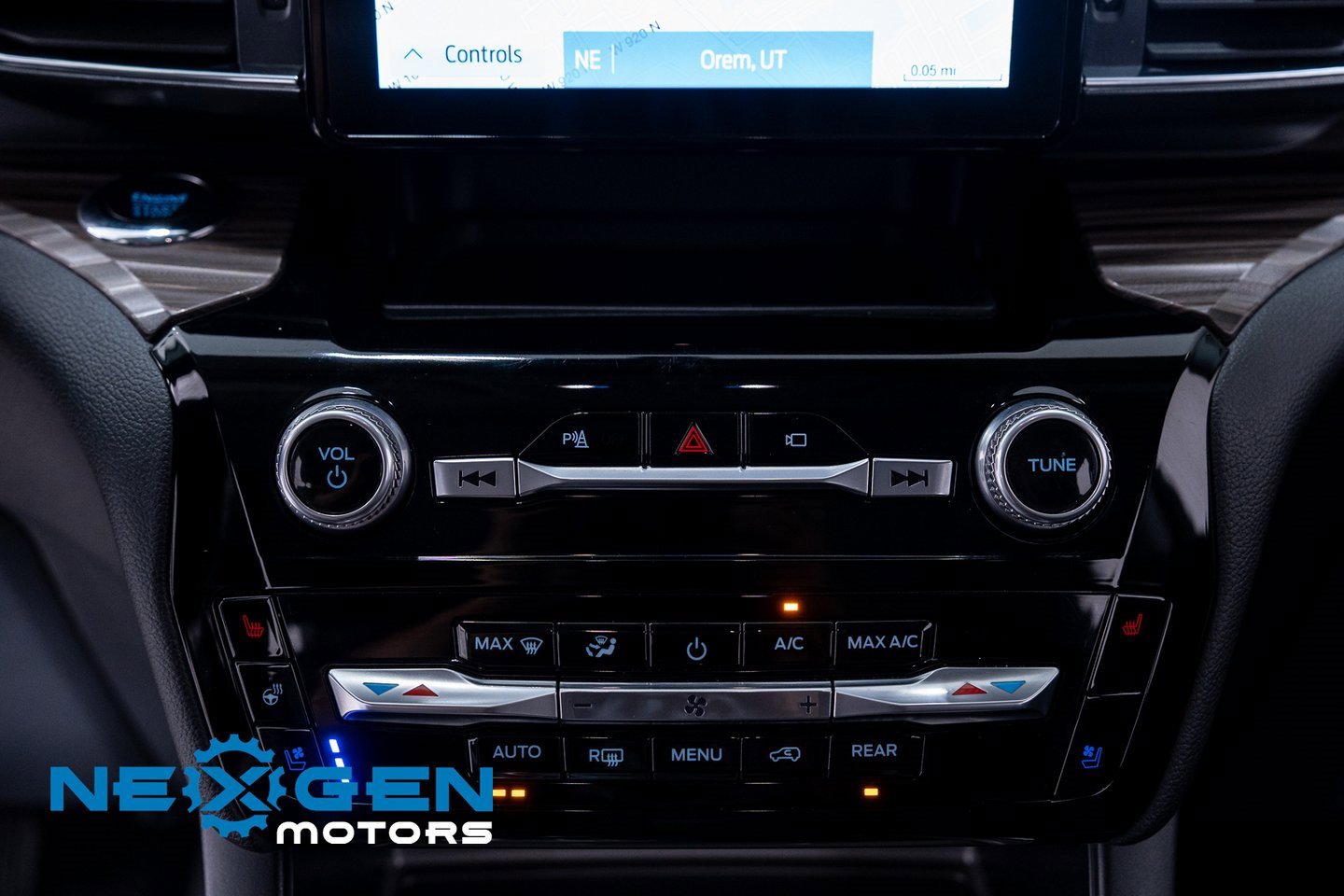 Used 2023 Ford Explorer Limited image 13