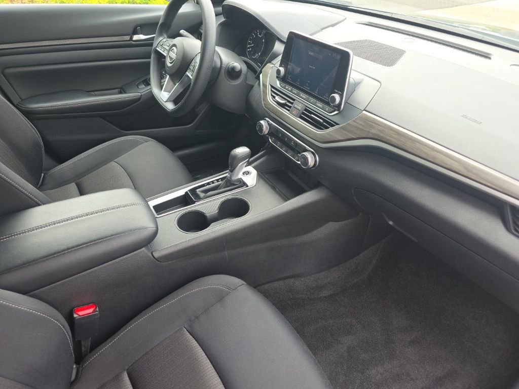 Used 2025 Nissan Altima 2.5 SV image 15