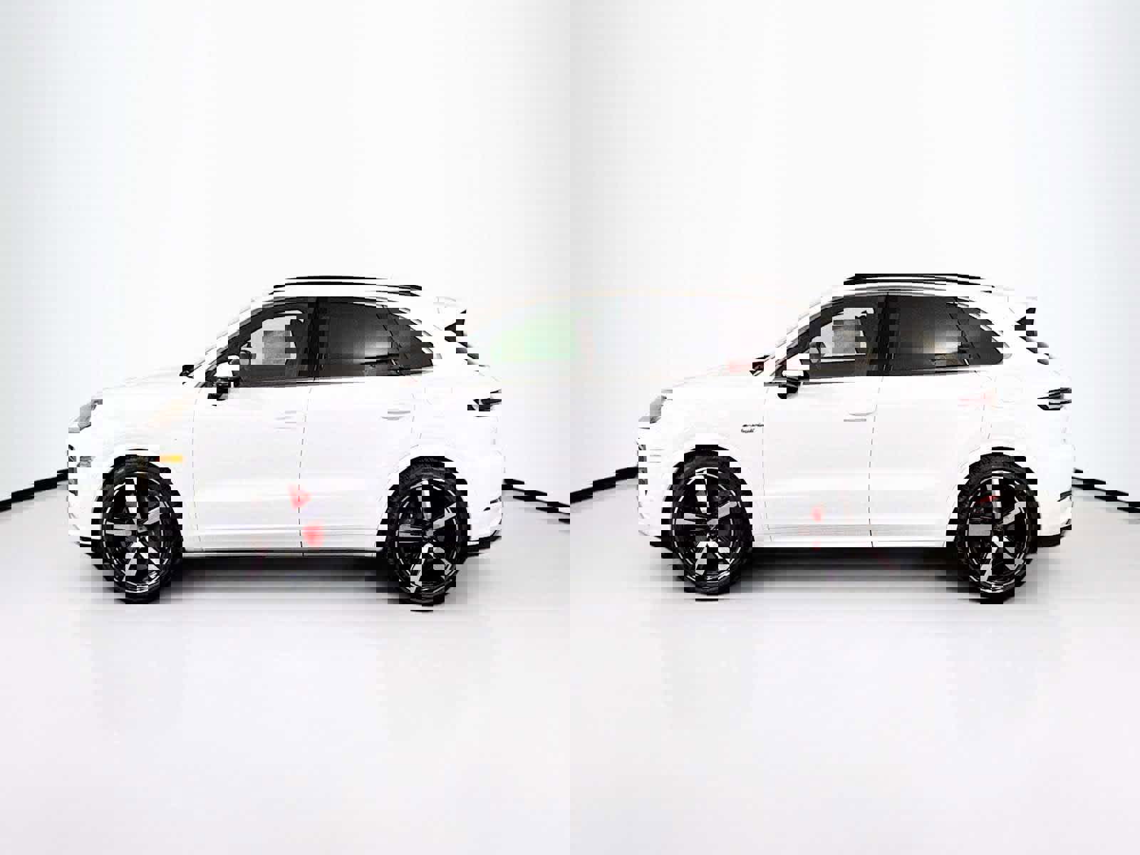 New 2025 Porsche Cayenne Turbo image 2