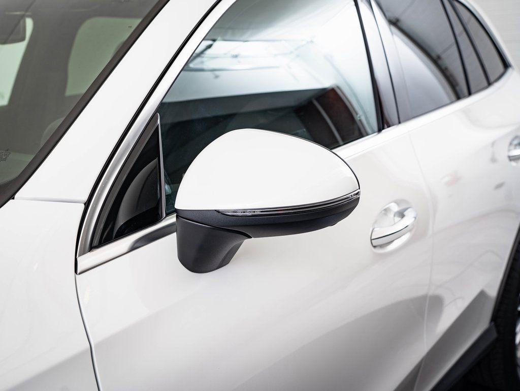 Used 2025 Mercedes-Benz GLC 300 4MATIC image 16