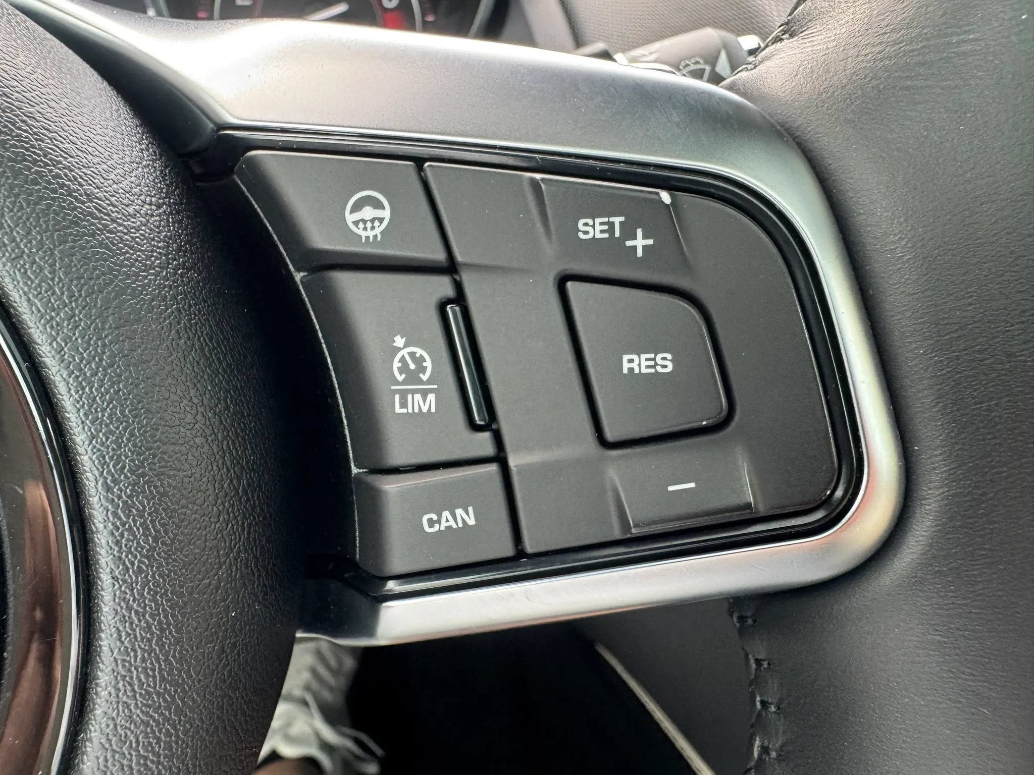 Used 2018 Jaguar F-TYPE Coupe RWD image 26
