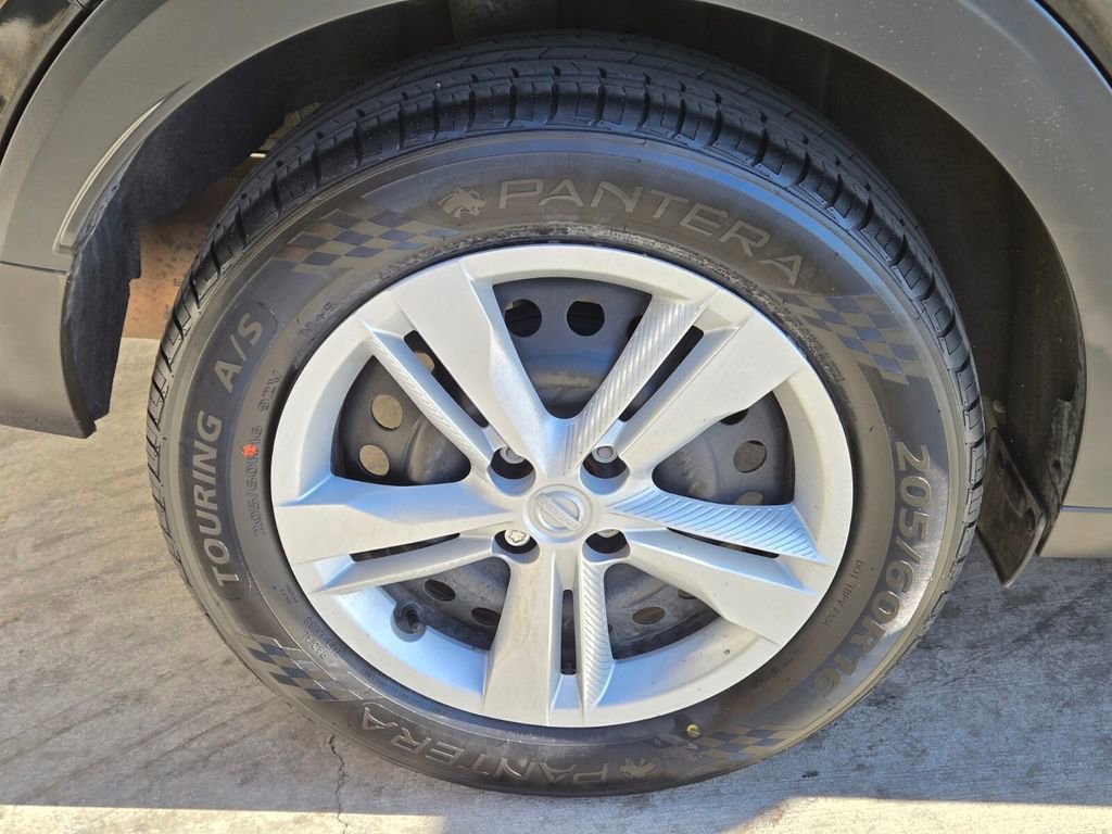 Used 2024 Nissan Kicks S FWD image 9
