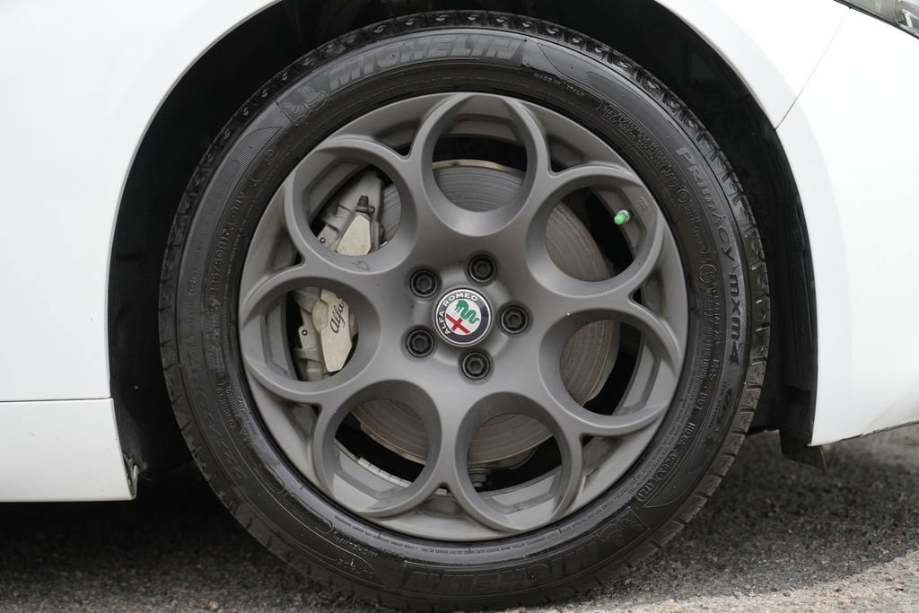 Used 2017 Alfa Romeo Giulia AWD image 10