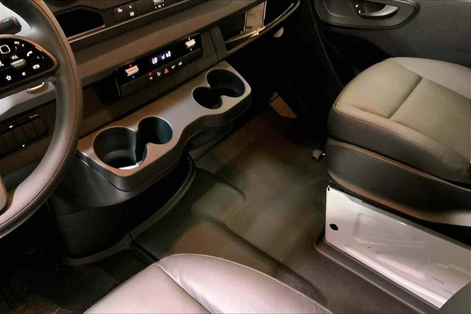 Used 2024 Mercedes-Benz Sprinter 2500 image 24