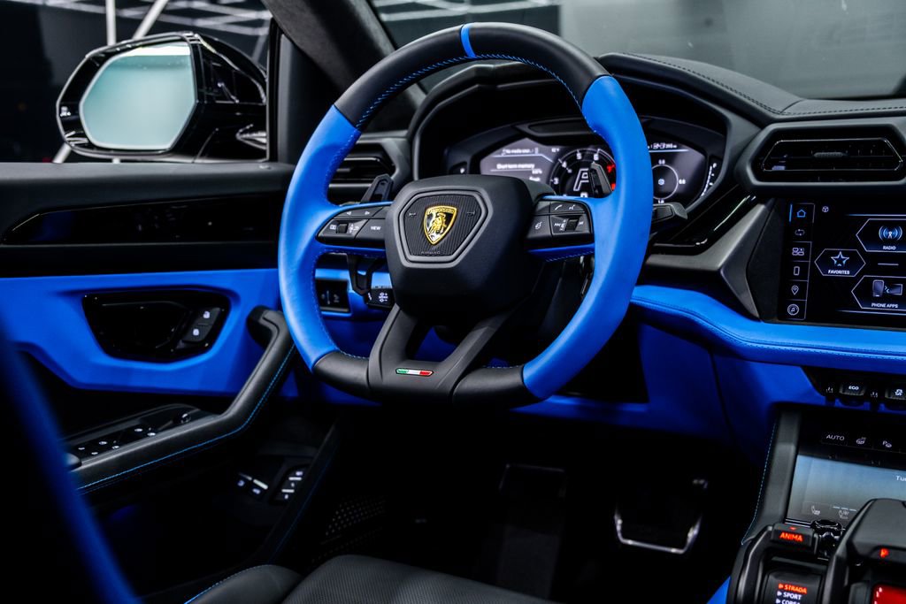 Used 2025 Lamborghini Urus SE image 29