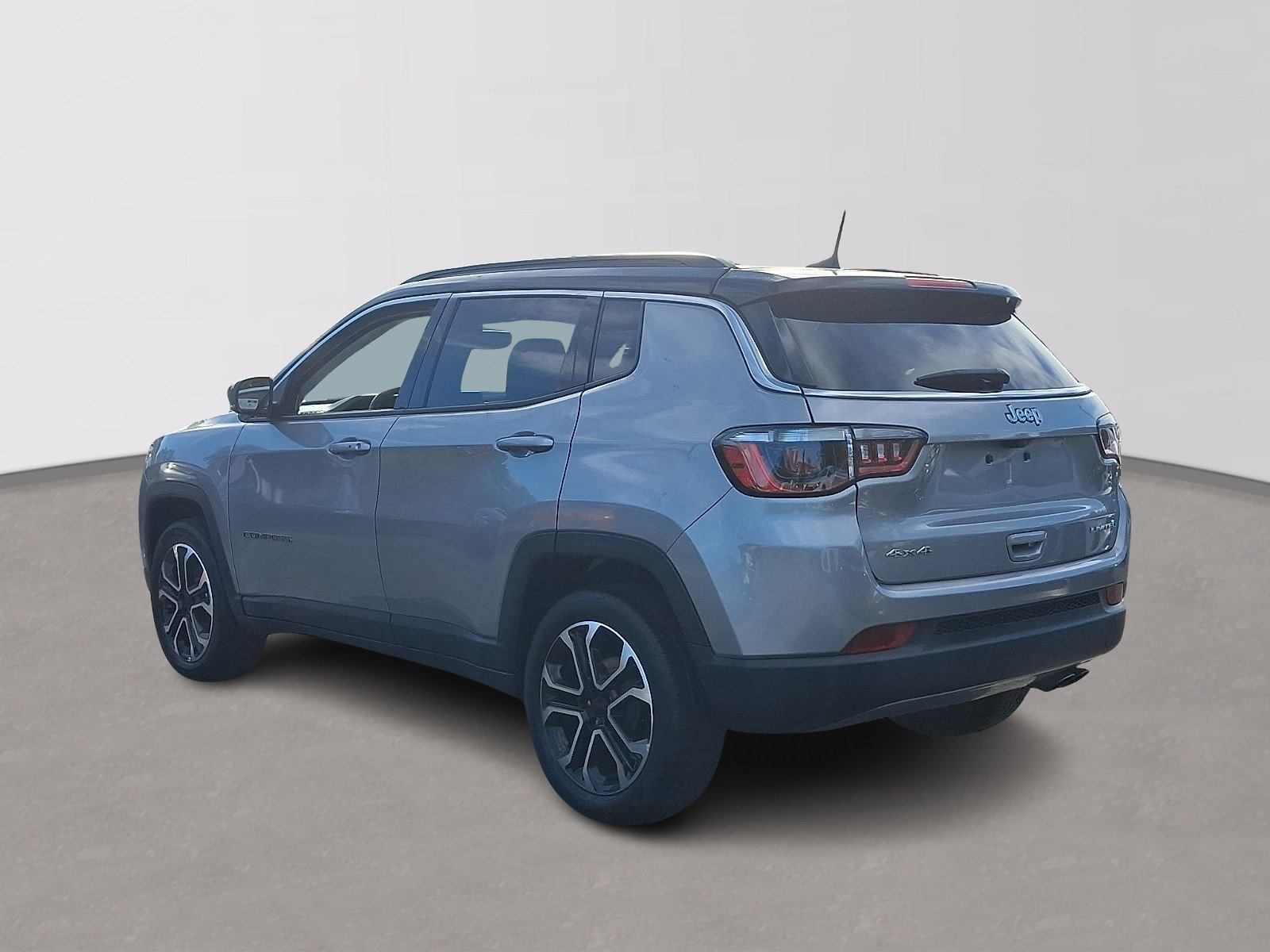 Used 2022 Jeep Compass Limited AWD/4WD image 4