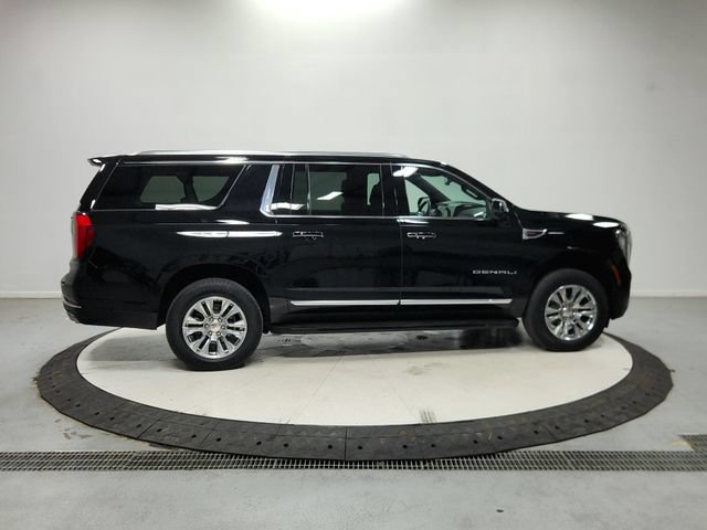 Used 2025 GMC Yukon XL Denali AWD/4WD image 9