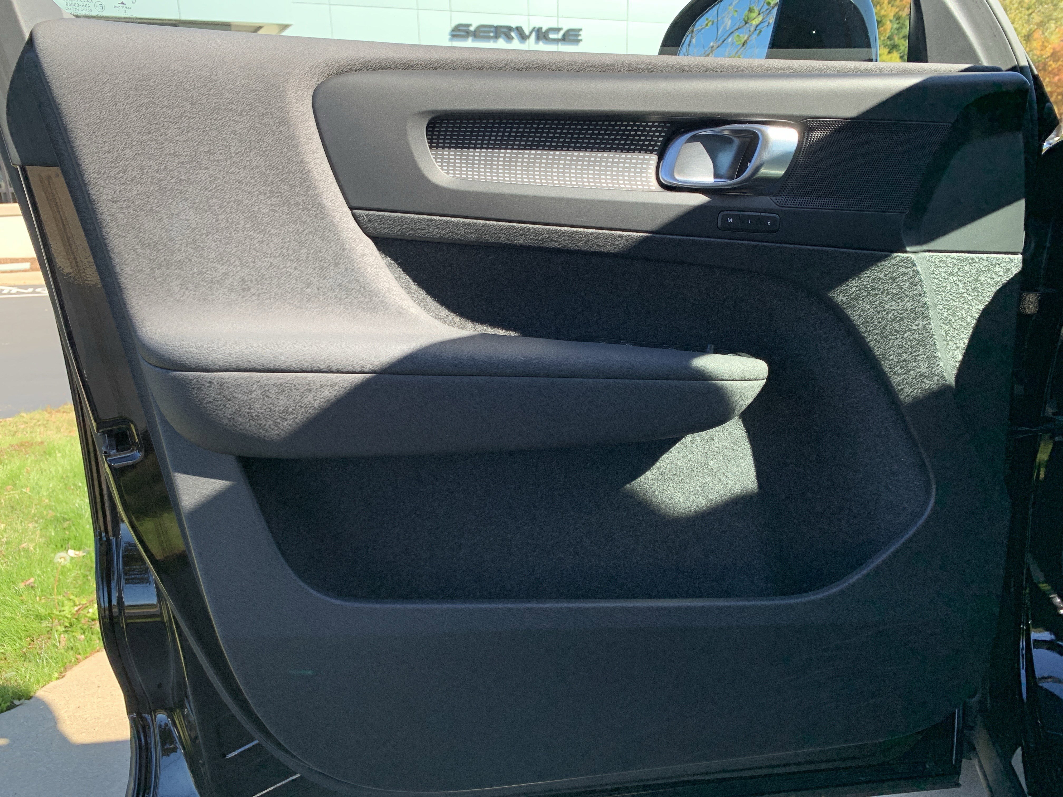 Used 2022 Volvo XC40 T5 R-Design w/ Advanced Package image 14