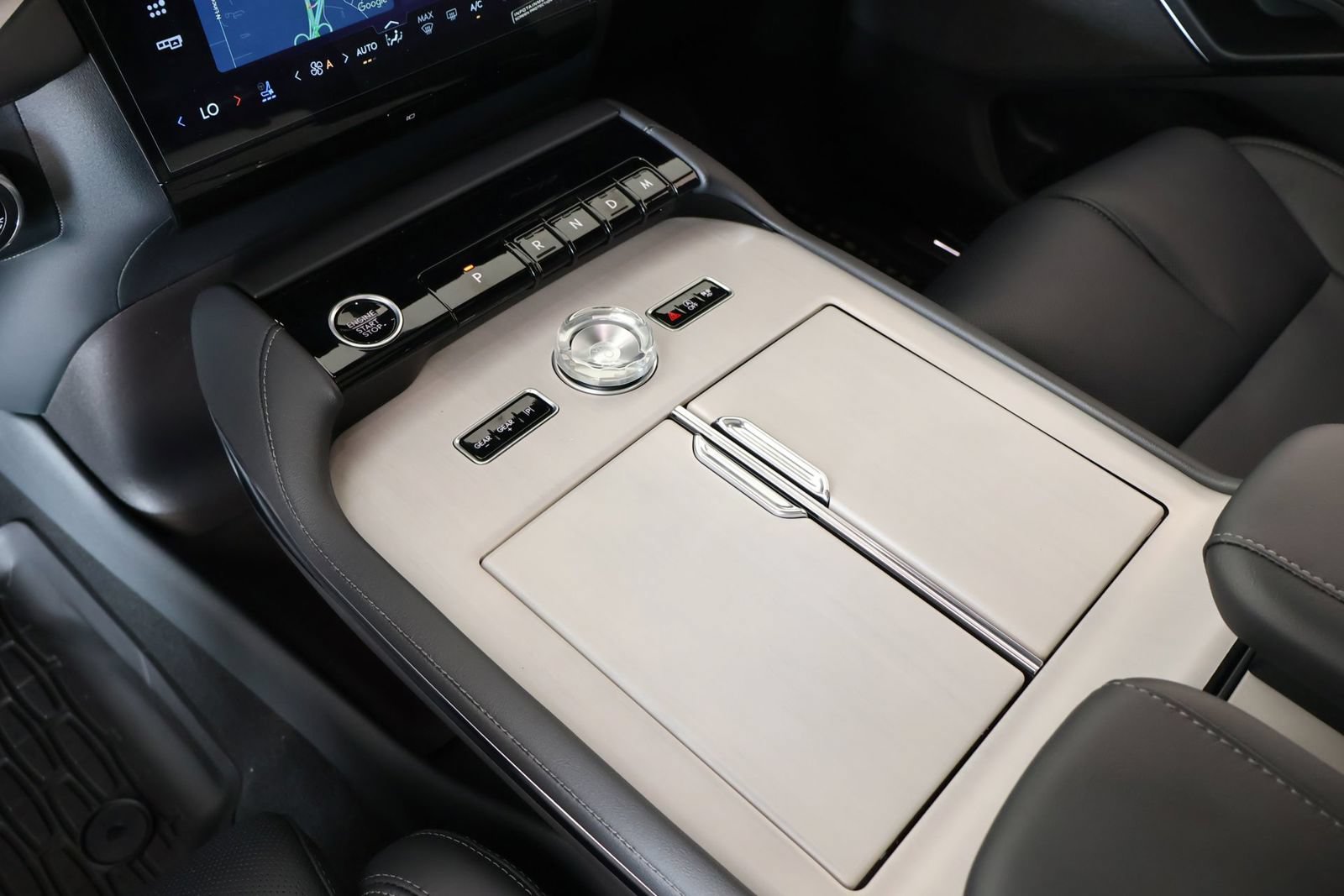 New 2025 Lincoln Navigator Reserve w/ Jet Appearance Package AWD/4WD image 9