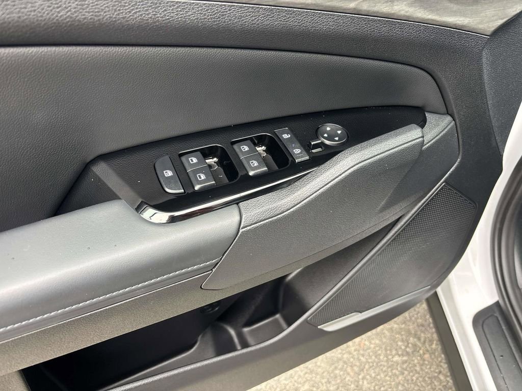 Used 2025 Kia Sportage X-Line w/ Premium Package image 14