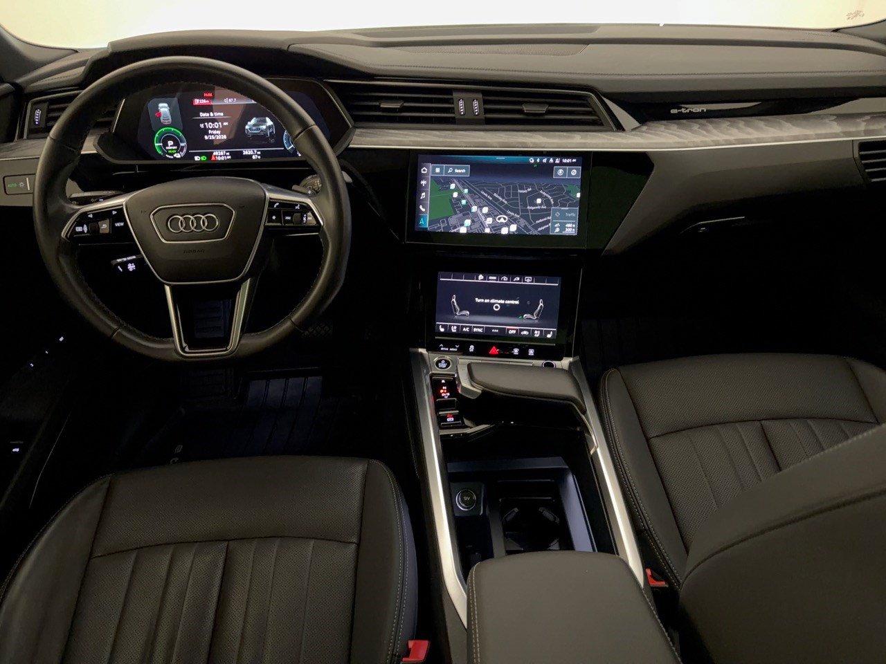 Used 2024 Audi Q8 e-tron Premium Plus AWD/4WD image 17