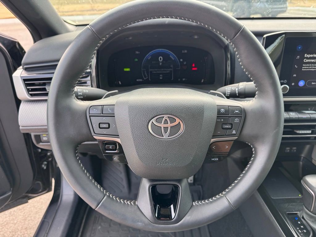 Used 2025 Toyota Camry SE FWD image 15
