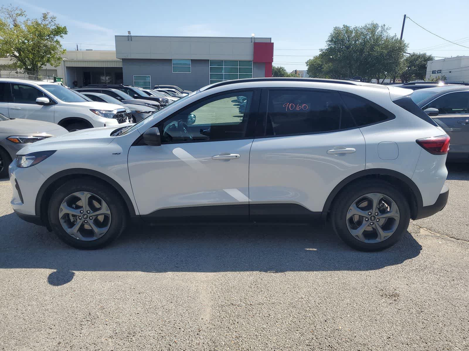 Used 2025 Ford Escape ST-Line FWD image 3