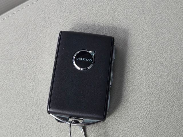 New 2026 Volvo XC60 B5 Ultra w/ Protection Package Premier image 23