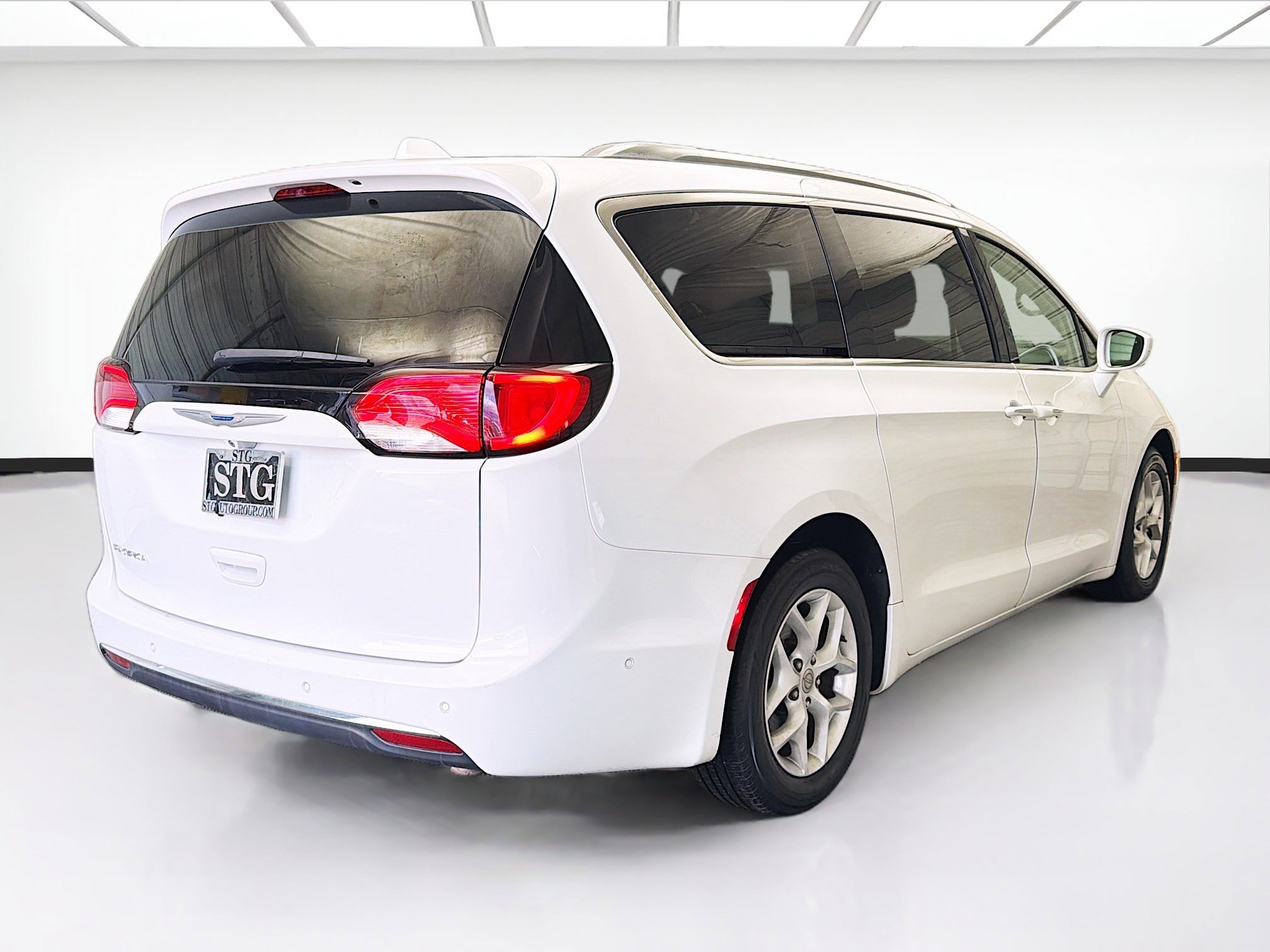 Used 2018 Chrysler Pacifica Touring-L Plus w/ Advanced Safetytec Group image 4