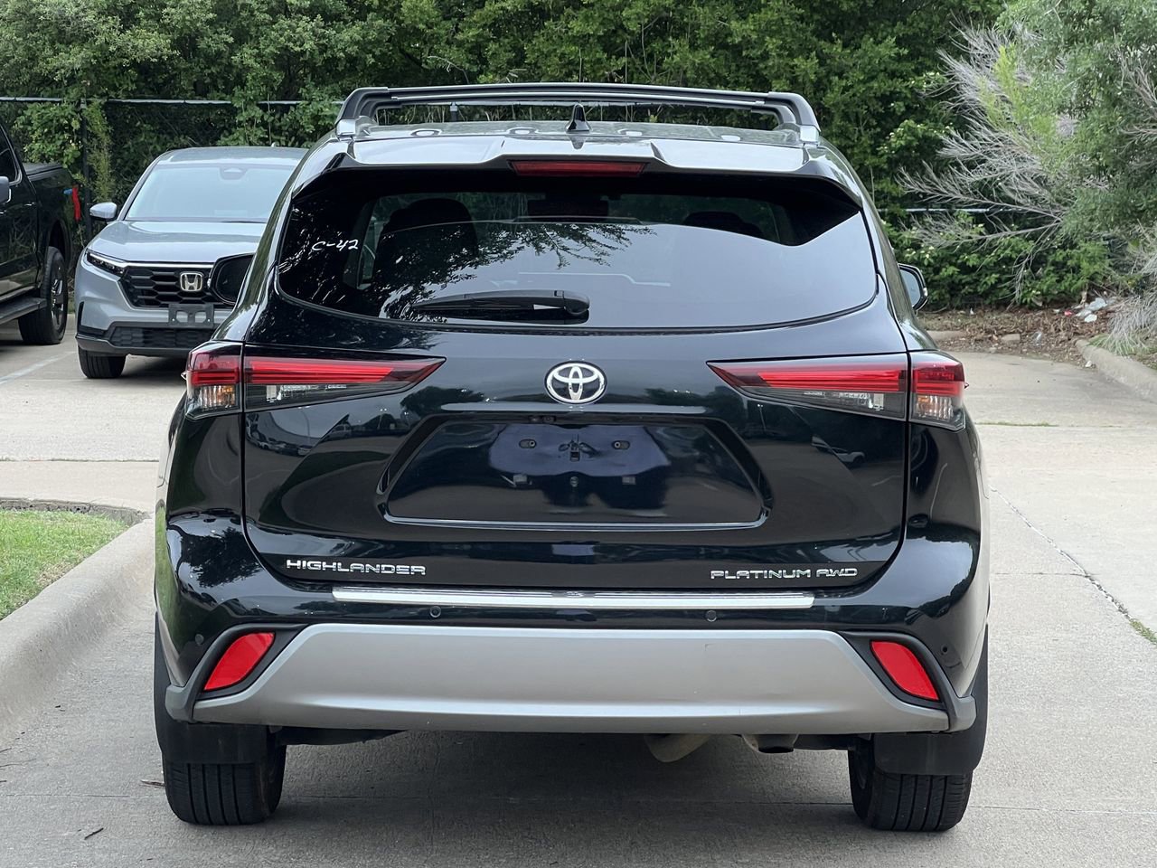 Used 2024 Toyota Highlander Platinum AWD/4WD image 4