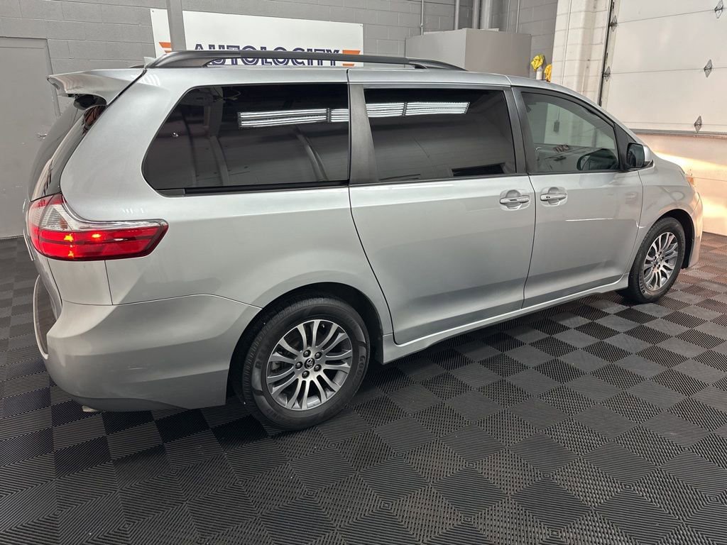 Used 2019 Toyota Sienna XLE FWD image 10