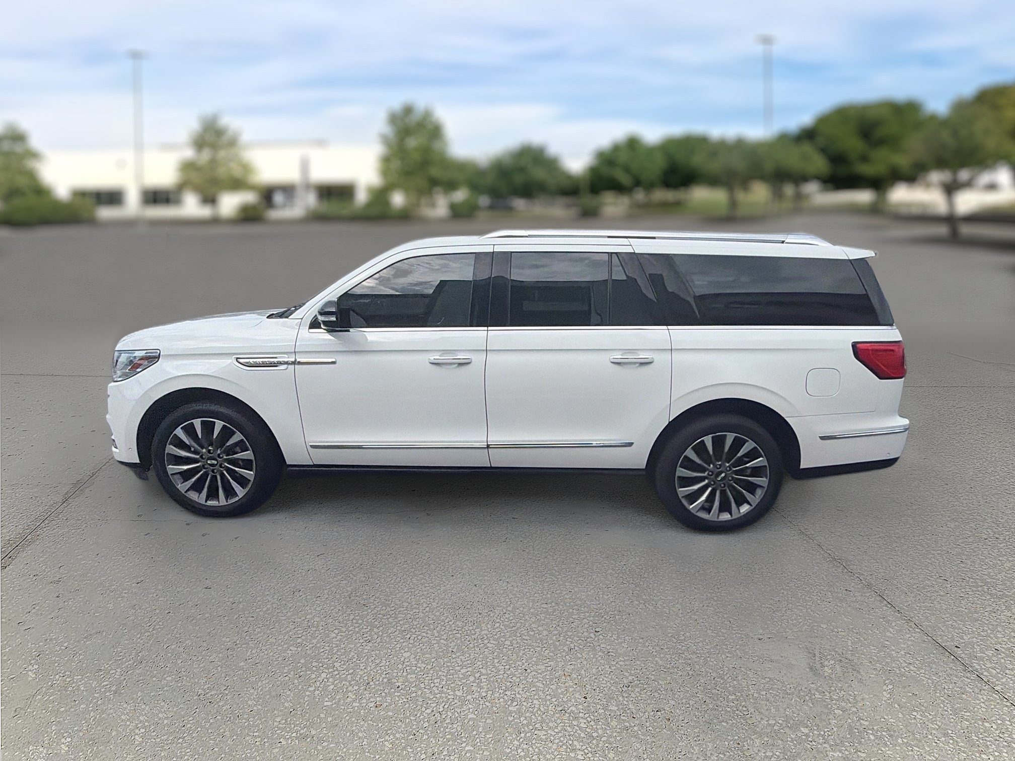 Used 2021 Lincoln Navigator L Reserve AWD/4WD image 4