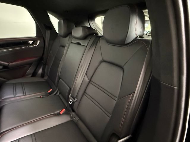 Used 2025 Porsche Cayenne GTS AWD/4WD image 19