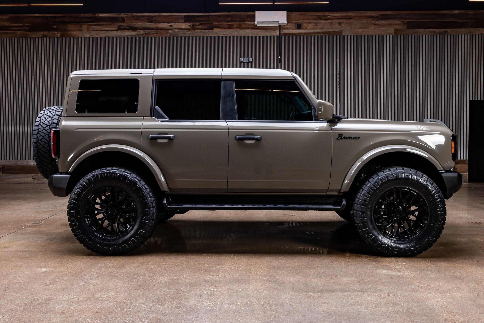 Used 2026 Ford Bronco Outer Banks AWD/4WD image 11