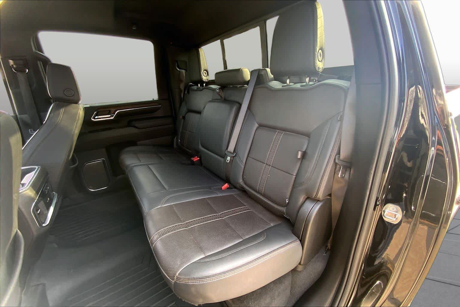 Used 2024 Chevrolet Silverado 2500 High Country w/ High Country Premium Package AWD/4WD image 20