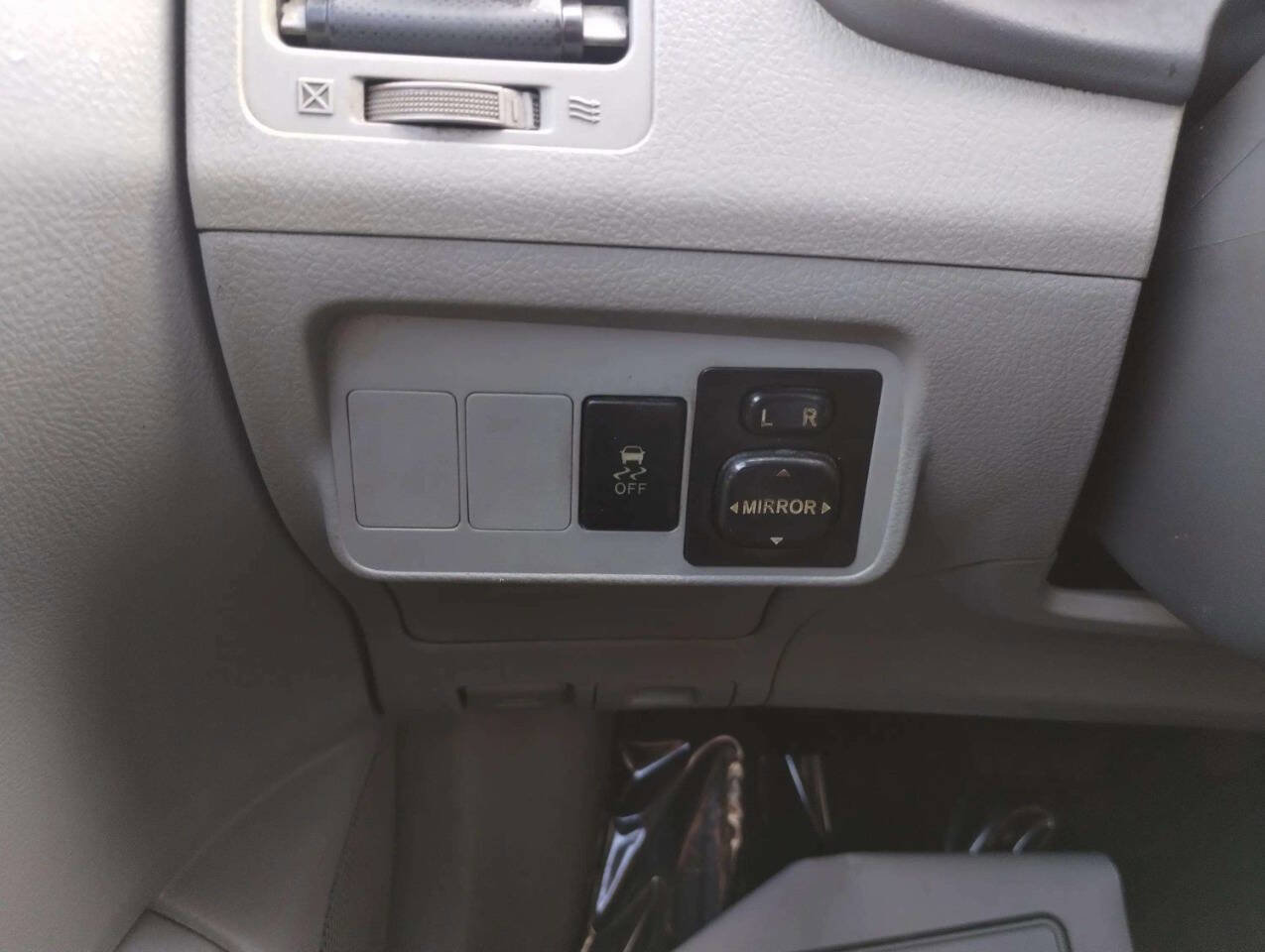 Used 2010 Toyota Corolla LE FWD image 21