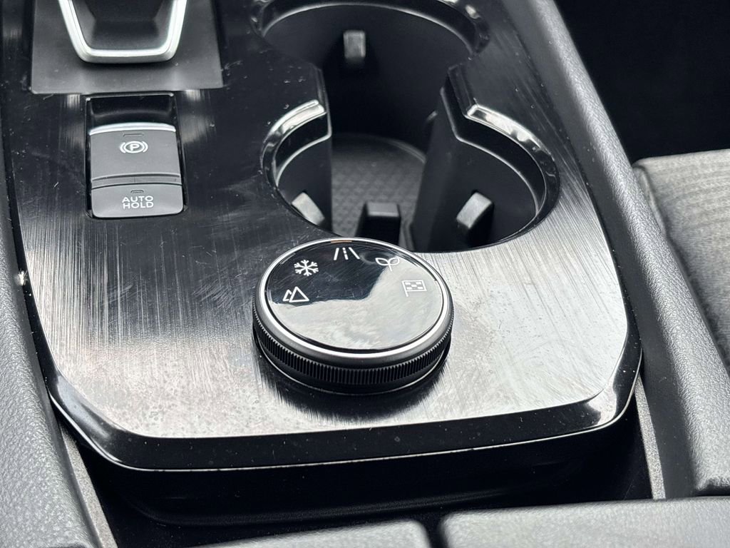 Used 2023 Nissan Rogue SV image 22