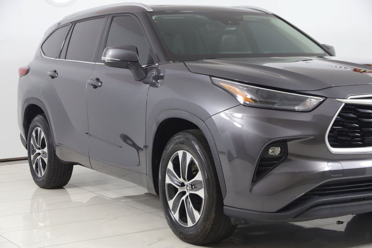 Used 2022 Toyota Highlander XLE FWD image 38