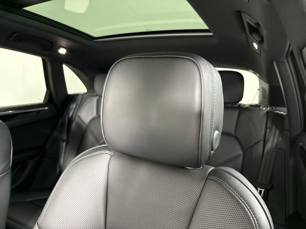Certified 2025 Porsche Macan image 40