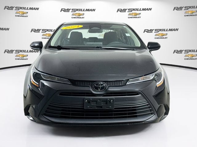 Used 2024 Toyota Corolla LE FWD image 2